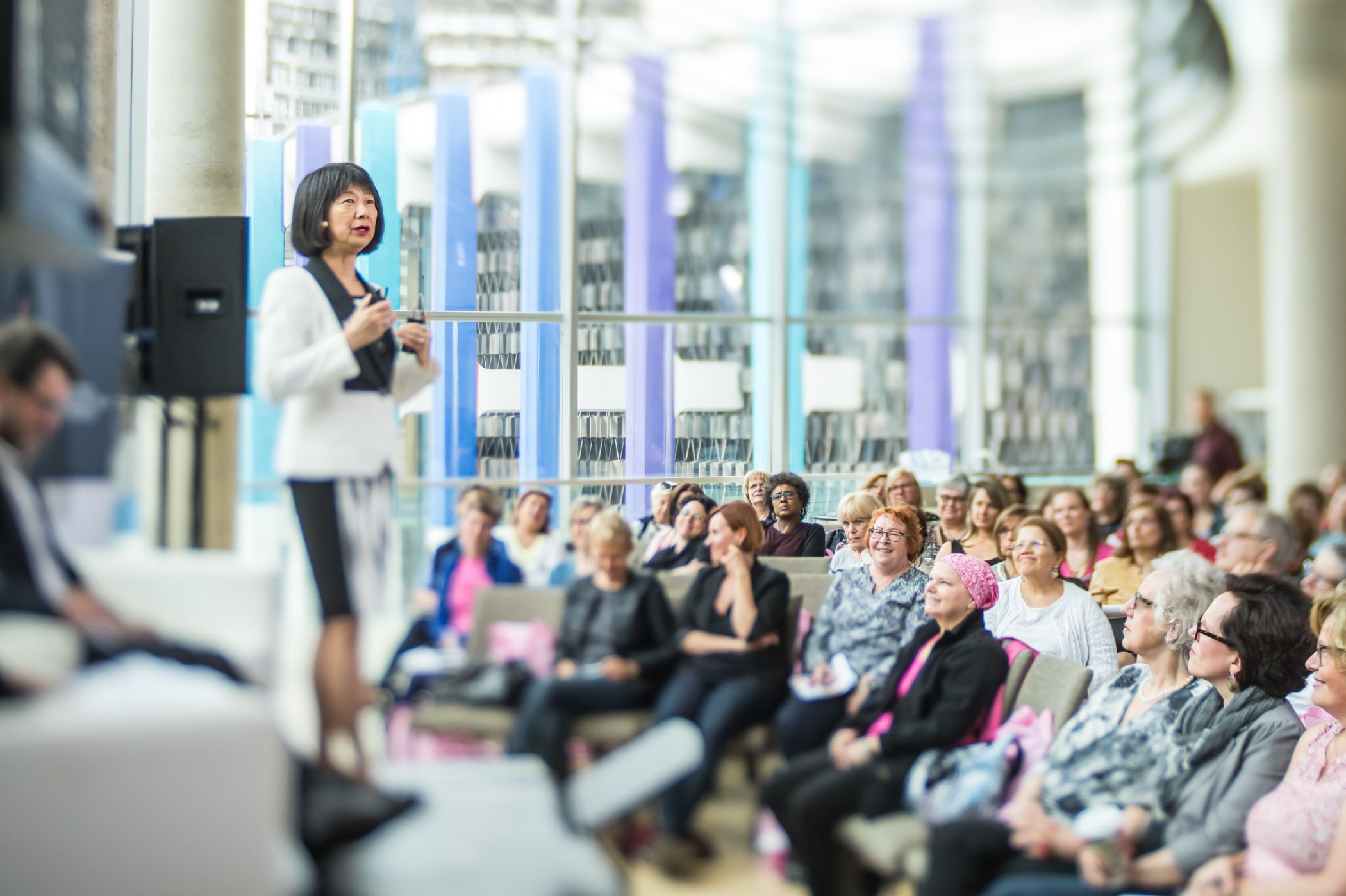 On nous informe des plus récentes avancées scientifiques et méthodes axées sur le mieux-être dans le traitement du cancer du sein.