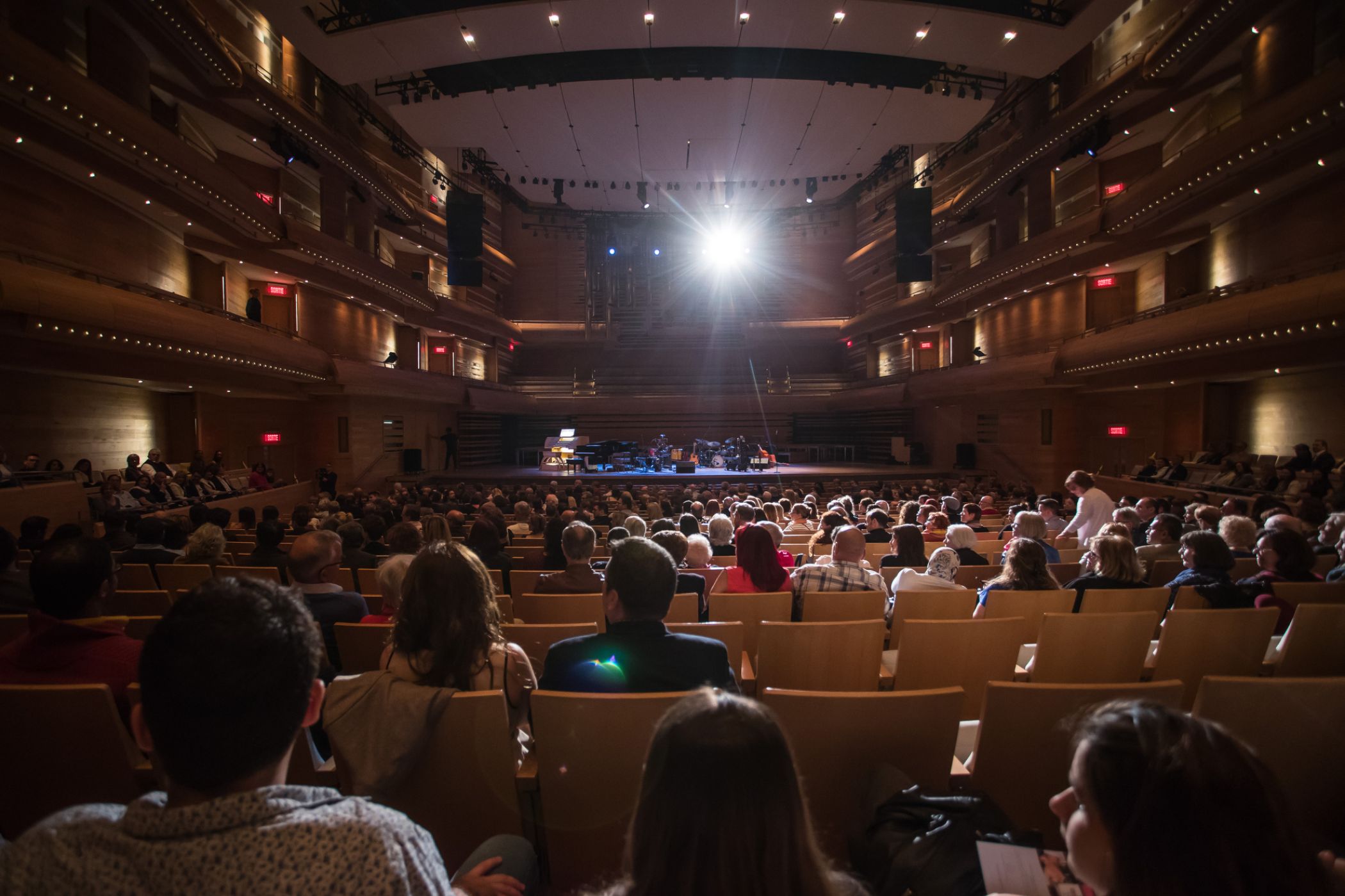 Que le concert commence.